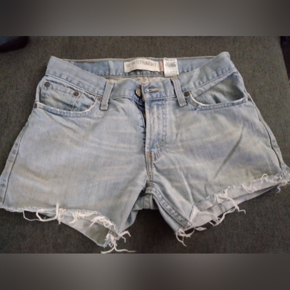 Levis jeans shorts size 28
